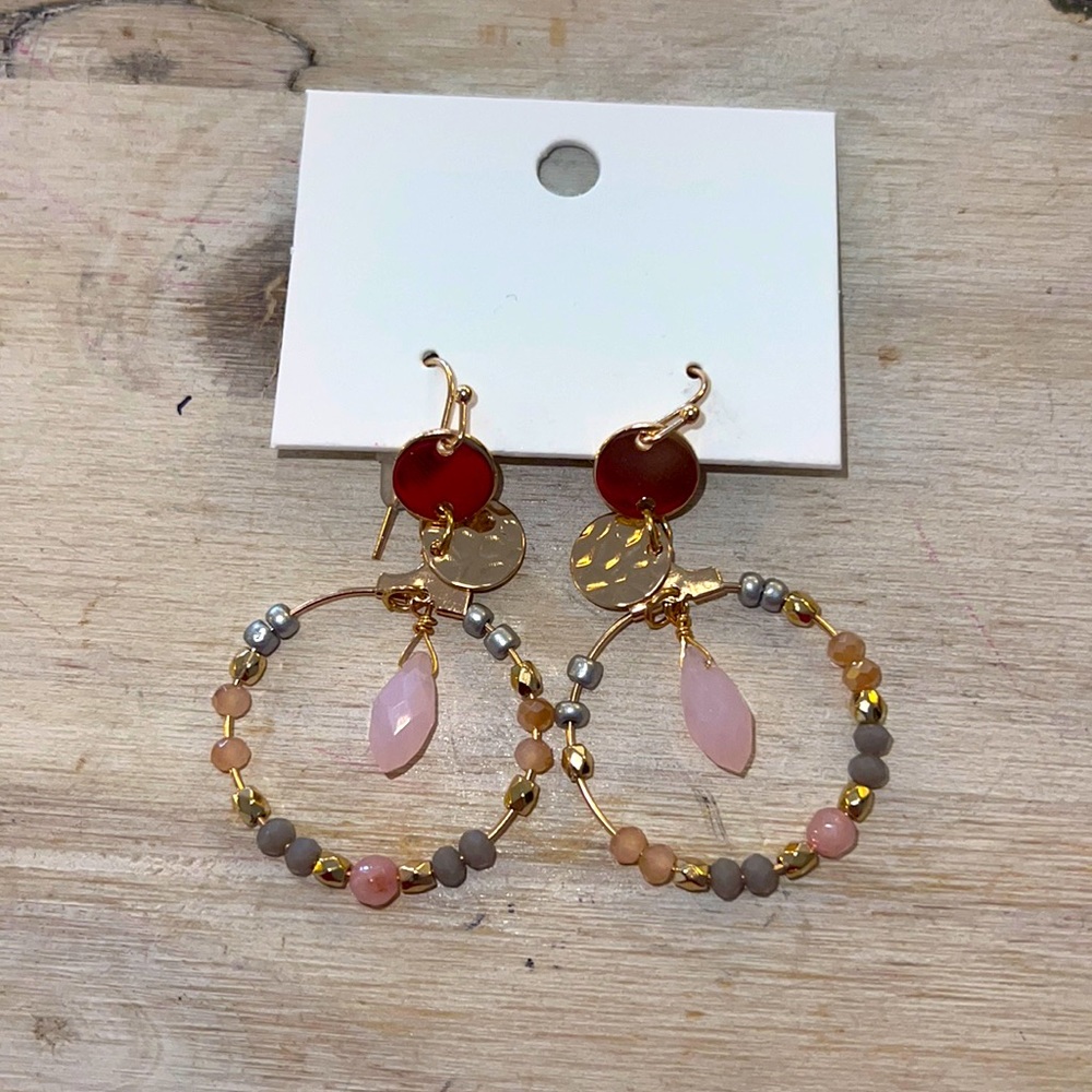 Dangle beaded hoops / gold color